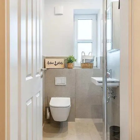 With 2 Bedrooms بيت للعطل